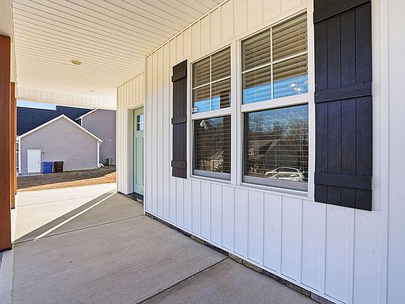 4th image of 40 Wendywood Dr
