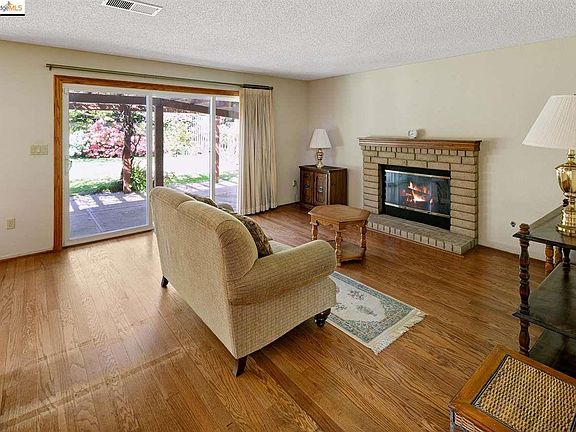 4th image of 5179 Carriage Dr