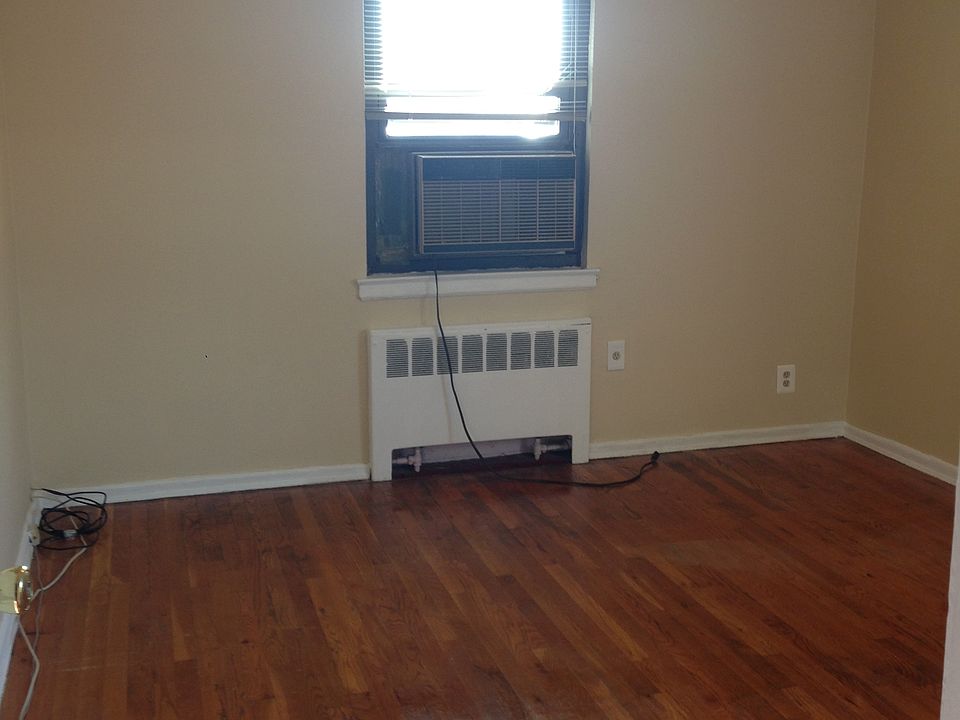 2nd image of 7465 220th St