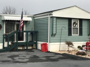 21 S Green Acres Cir, Akron, PA 17501
