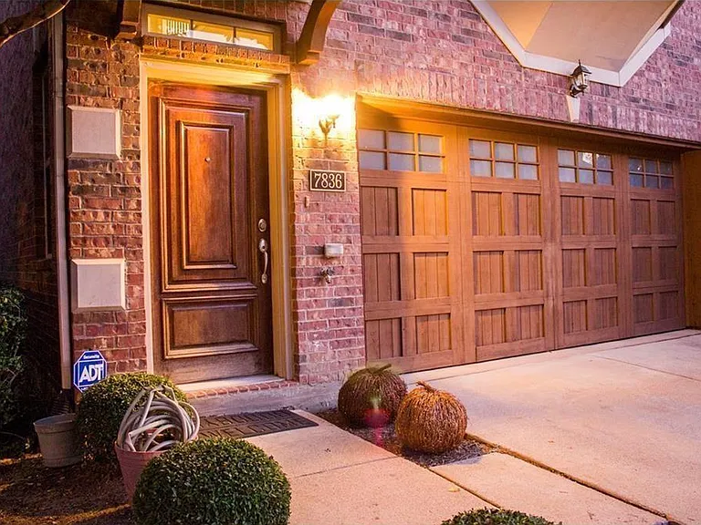 7836 Fox Horn Dr — Photo 1