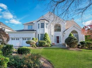 23 Beechwood Ln, East Hanover, NJ 07936