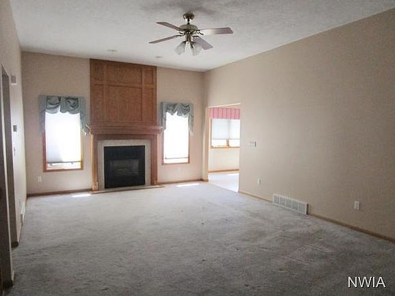 5th image of 200 Oakmont Dr