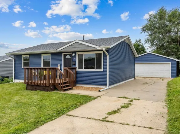 4541 Midway Dr NW, Cedar Rapids, IA 52405
