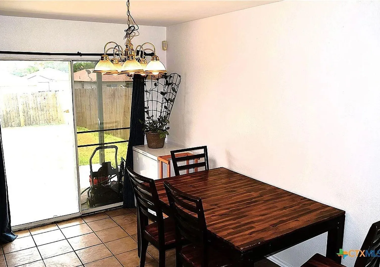 4 bed, 3.0 bath, 1697 sqft, $754 — Photo 4