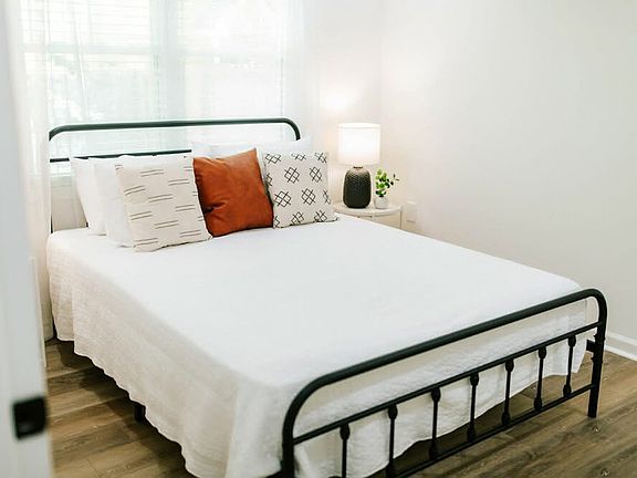 2nd image of 129 N Peter St