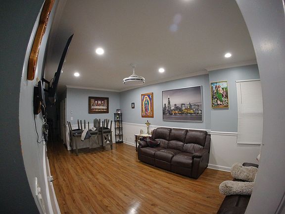 3rd image of 5929 S Laflin St