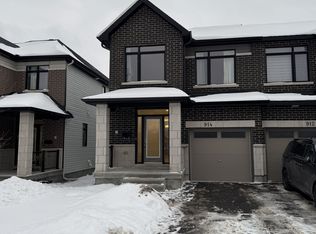 914 Alvarez Ln, Ottawa, ON K1T0W2
