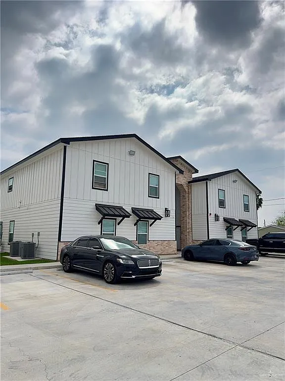 Photo 2 of 7 - 716 Ragland St #3 - Mission, TX Building Photo - 716 Ragland St #3
