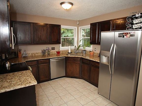 Kitchen with Granite and SS 