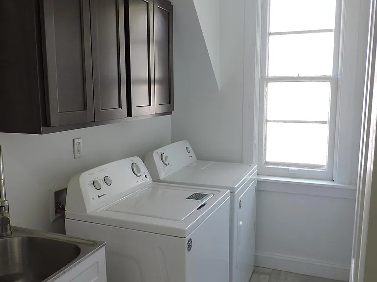 637 Wealthy St SE — Photo 25