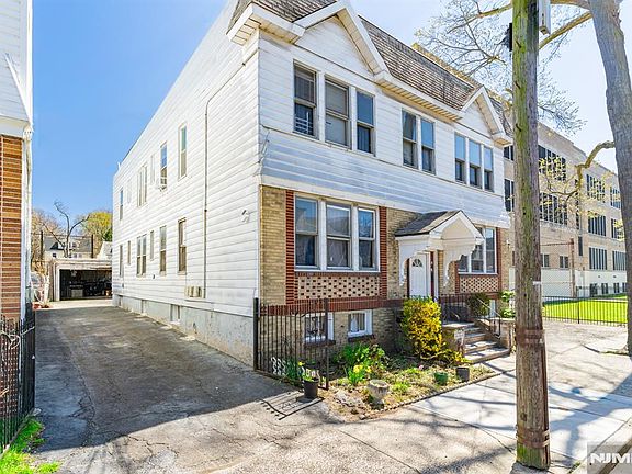 2nd image of 318 Ellery Ave