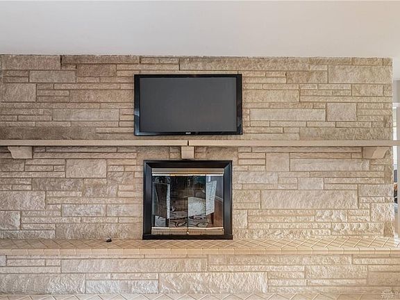 5th image of 4262 Lamont Dr