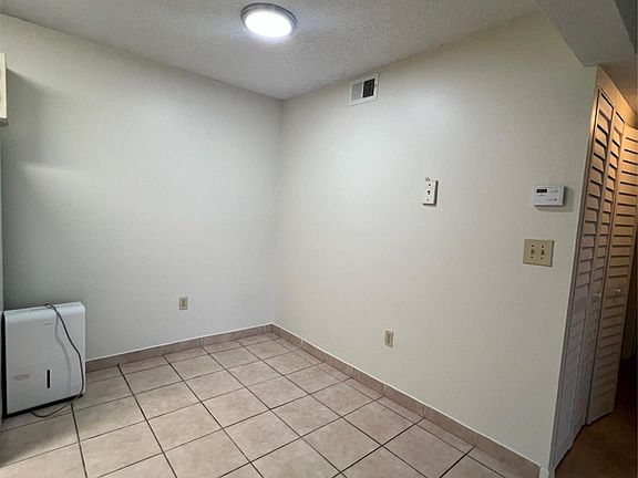 4th image of 301 Palm Way #202