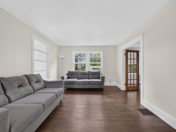 3rd image of 18 Fales Rd