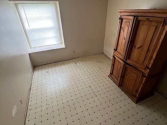 4th image of 5926 Fairgreen St
