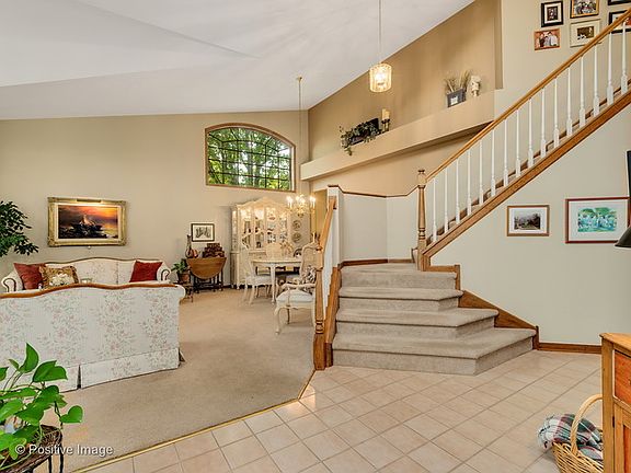 3rd image of 4815 Creek Dr