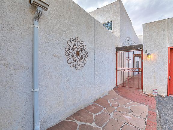2nd image of 2 La Villita Tres St NE