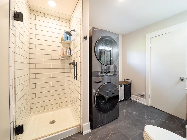 Full Bath / Laundry Room - Main Level
