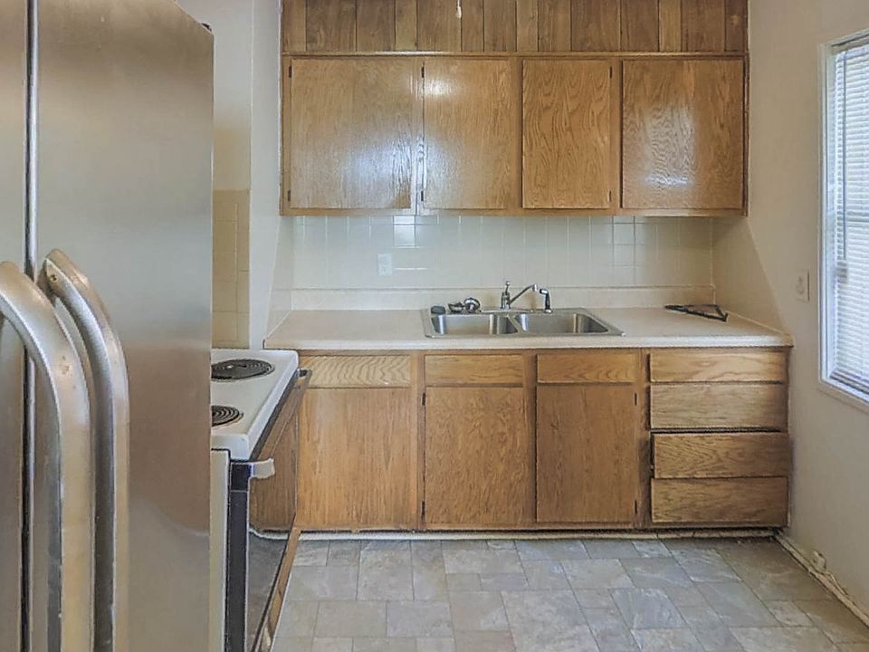 2nd image of 1160 Addison Ave