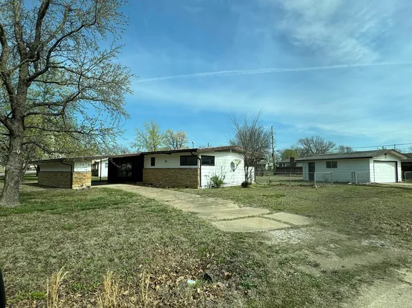 400 N Bradley St, Caney, KS 67333