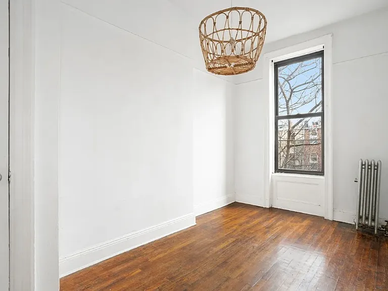 211 Saint James Pl #3C — Photo 1