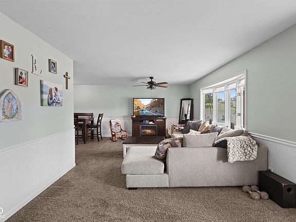 5th image of 812 Longfellow Ln