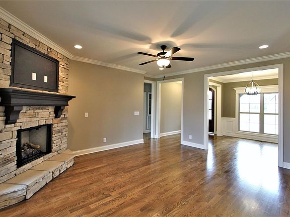 5th image of 900 Larkspur Ln #66