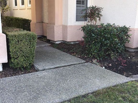 3rd image of 2914 Barret Dr