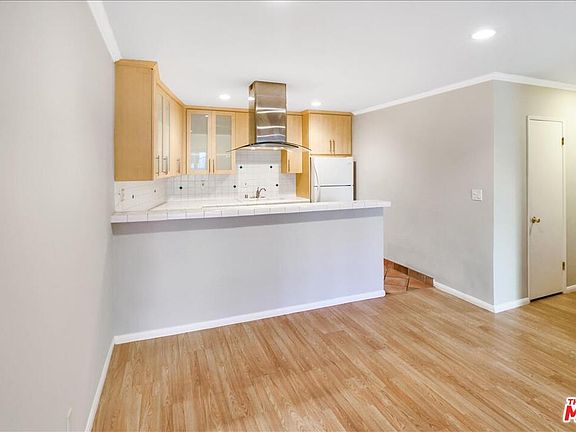 3rd image of 1109 20th St APT 10