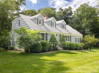 20 Round Lake Rd, Ridgefield, CT 06877