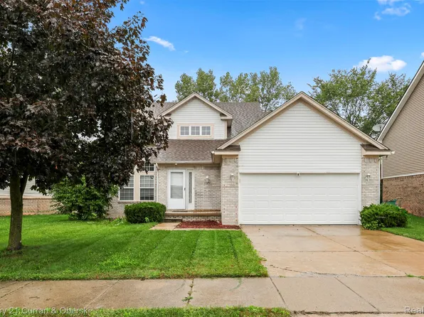 25274 Christina Dr, Flat Rock, MI 48134
