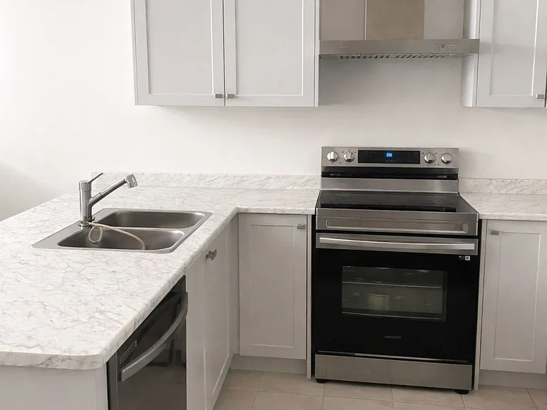 39 Niagara Dr — Photo 4