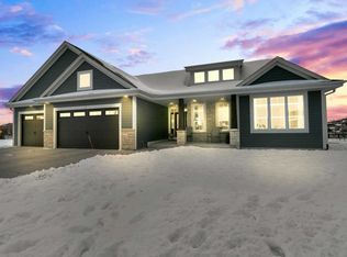 1320 Rosewood Ct, Oconomowoc, WI 53066