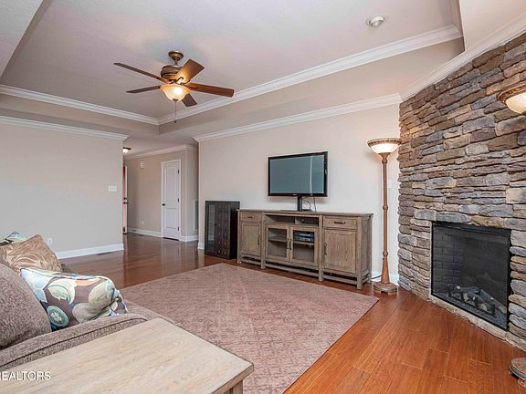 4th image of 2727 Barsha Fields Ln