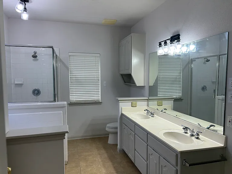2403 Crystal Dr — Photo 14