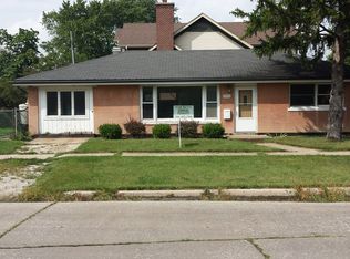 8900 Grant Ave, Brookfield, IL 60513