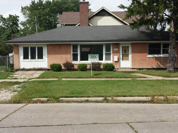 8900 Grant Ave, Brookfield, IL 60513