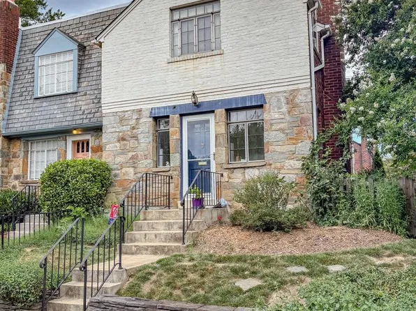 801 Chetworth Pl, Alexandria, VA 22314