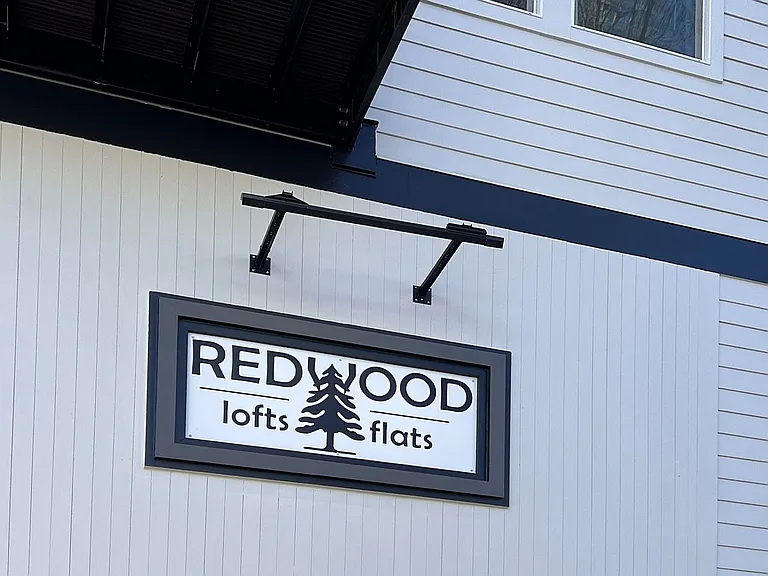Studio With A View! Redwood Lofts & Flats — Photo 8