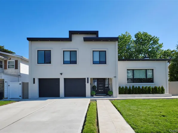 929 Jewel Drive, North Woodmere, NY 11581