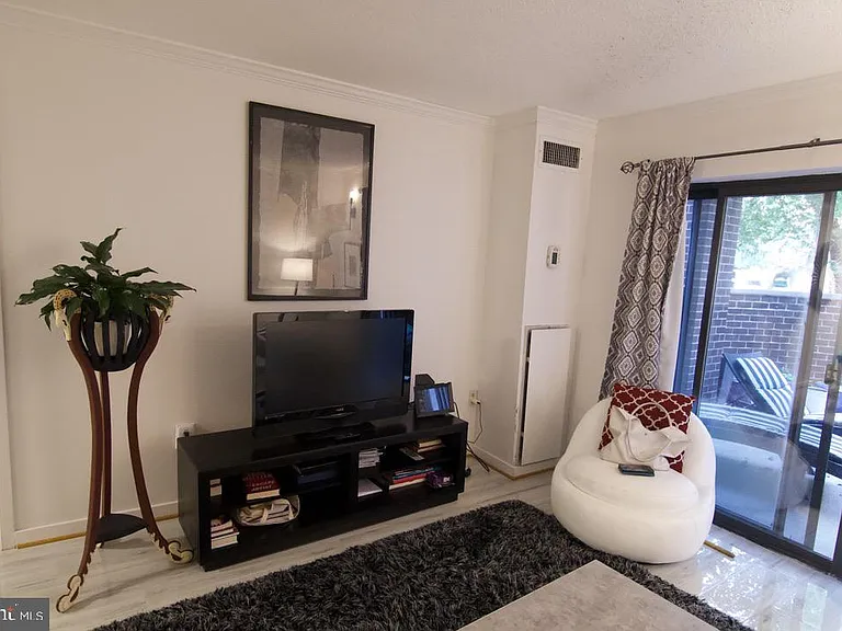 2111 Wisconsin Ave NW #108 — Photo 4