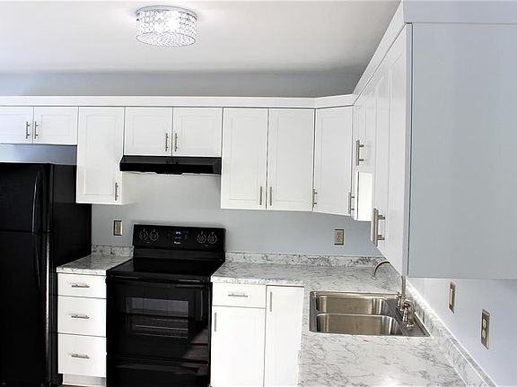 4th image of 111 N Yellowstone St APT 1