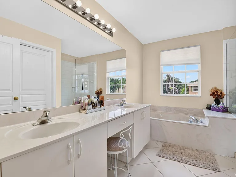 5018 Starblaze Dr — Photo 33