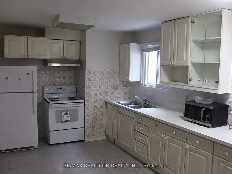 122 Copperwood Sq — Photo 10