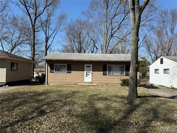 10521 Earl Dr, Saint Louis, MO 63136