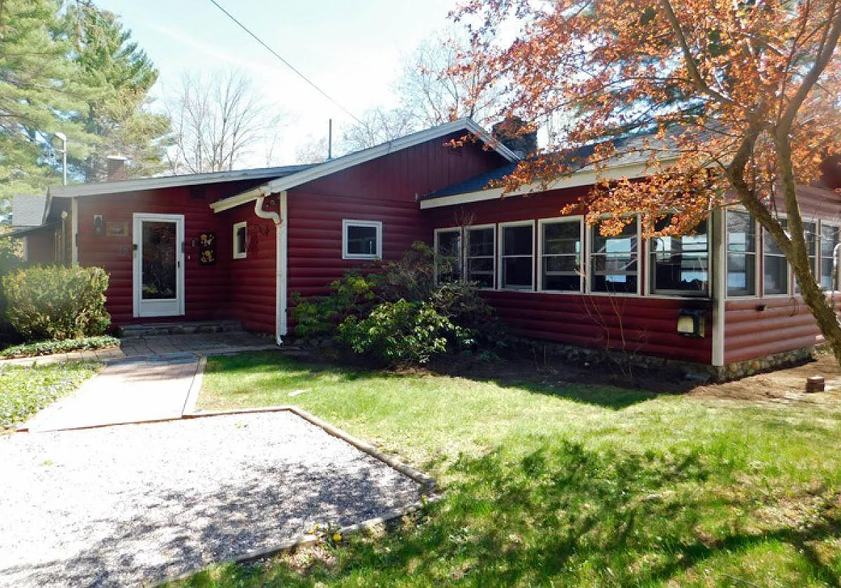 4 bed, $1,250 — Photo 1