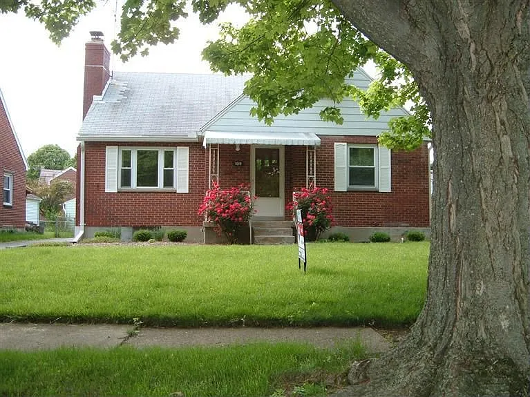 1019 Warwick Pl photo 1