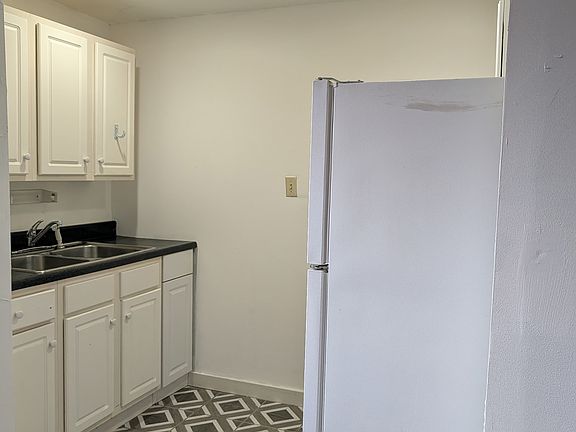 5th image of 619 Cates St #619