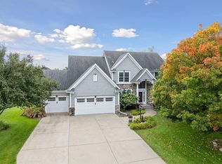 2717 Edgewater Bay, Woodbury, MN 55125
